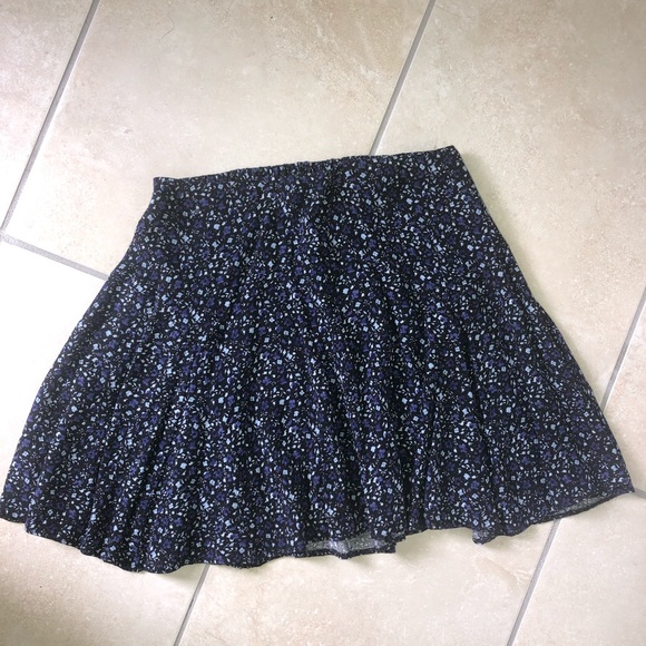 American Eagle Mini Skirt - Picture 1 of 3